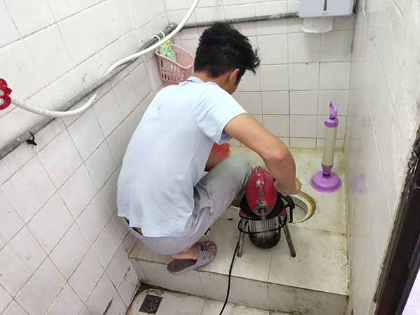 襄汾肥皂掉到马桶里把马桶堵住了怎么办？马桶堵住了怎么办