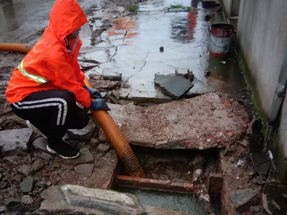 襄汾专业清理污水池 炜誉市政以规范流程守护城市 “肠道”